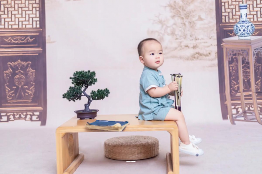 兰考宝宝眼睛肿是什么原因
